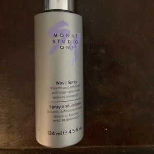 Monat wave spray and frizz fix
